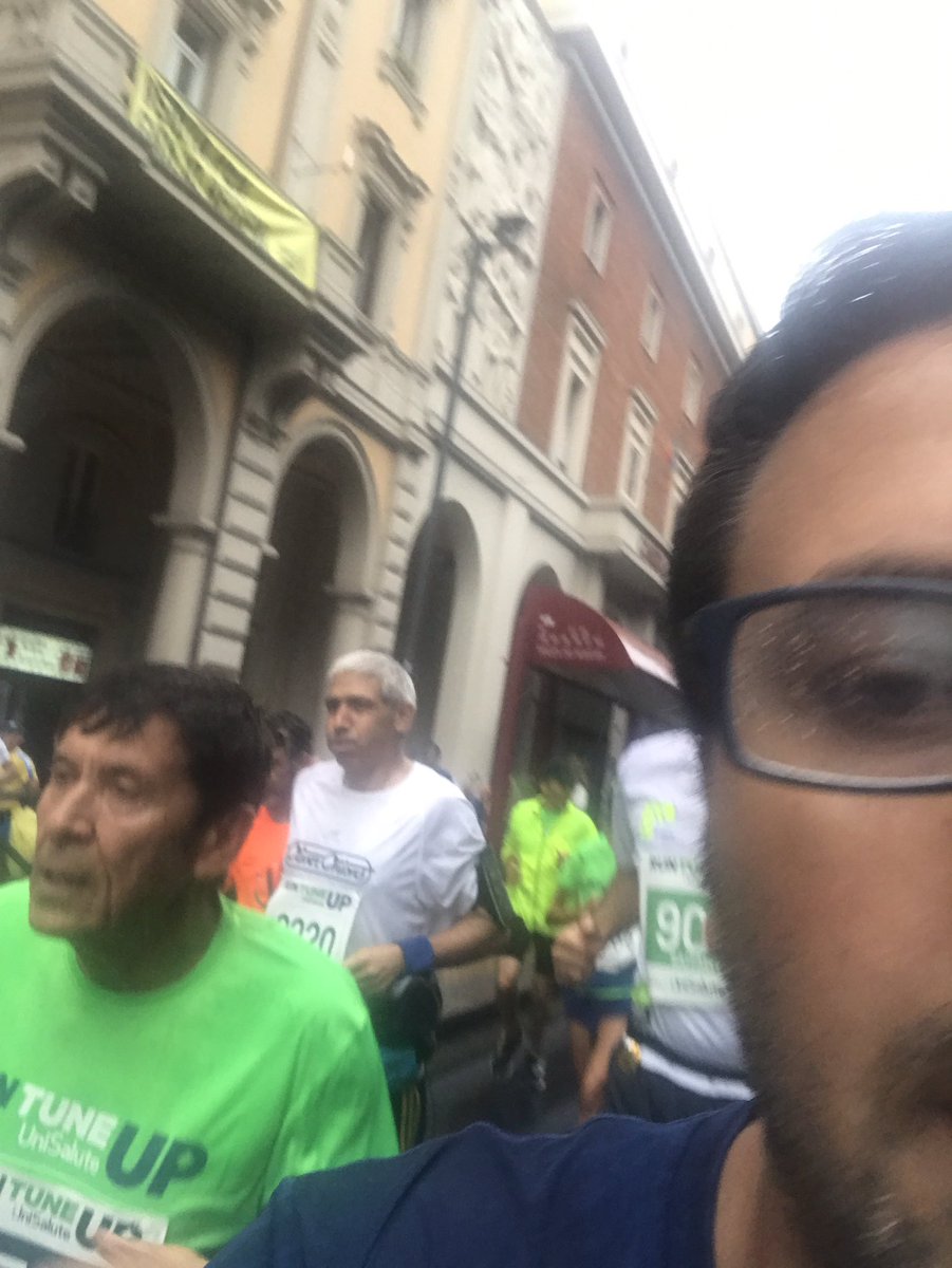 vinclem's tweet photo. Scende la pioggia e lui andava a 100 all'ora. Però io l'ho superato, Gianni. (Foto di Anna).
#runtuneup https://t.co/TZFZLdkE52