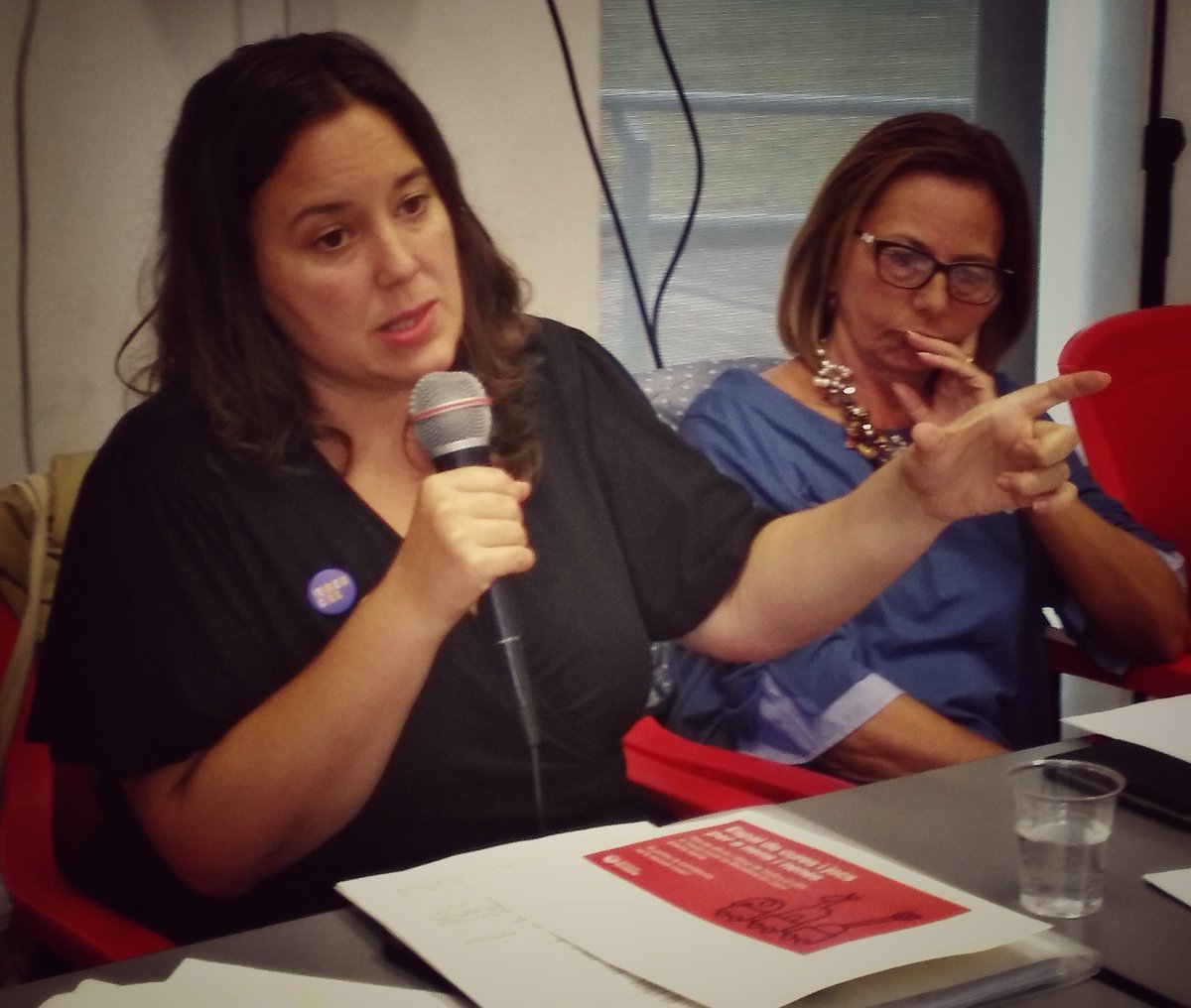 #FestaRibelle @LaiaRS: diciamo "de-patriarcalizzazione" e non "femminilizzazione della #politica", ecco perché m.facebook.com/story.php?stor…