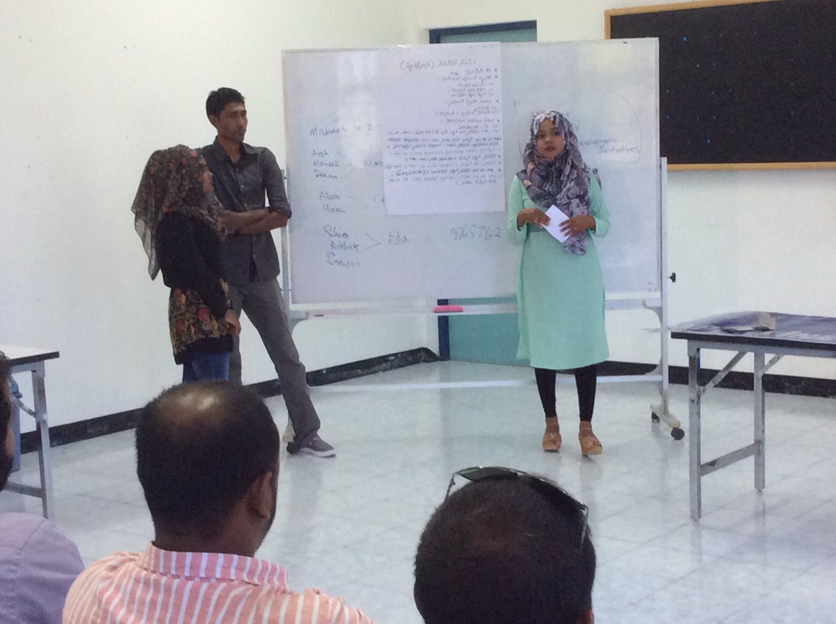 #communitychampions Shiya's team presents their findings on the development of #kulhudhuffushi education sector in the past. <a href="/UNDPMaldives/">UNDP Maldives</a>