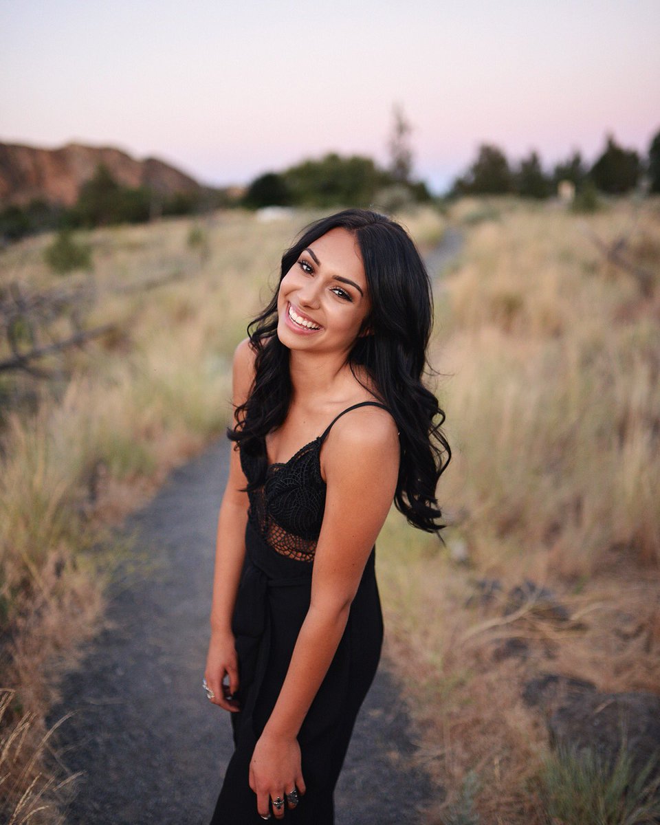 n_ephotography's tweet photo. Happy #Seniorsunday class of 2018!!
ps.. @Hope_eisert2 is babe status 😍 https://t.co/1G2j73rt0m