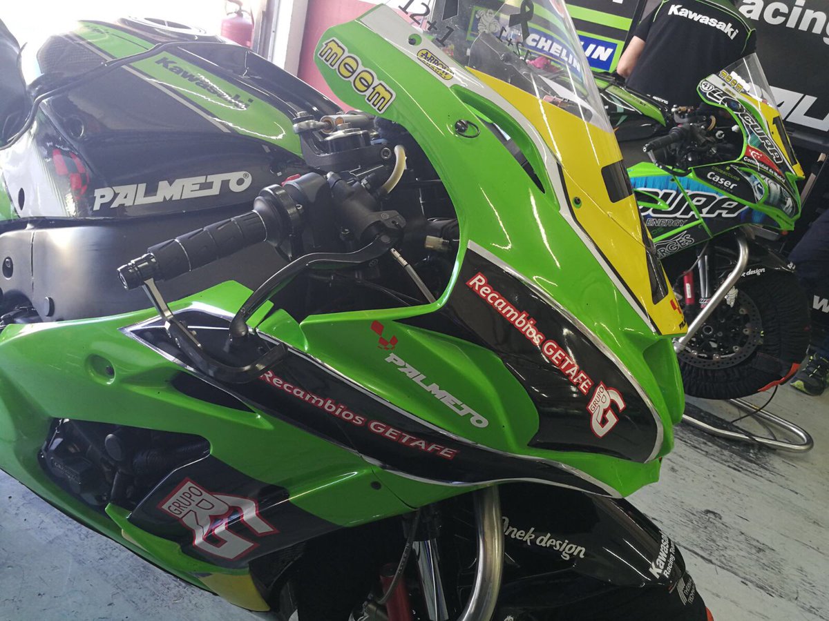 No todo va a ser el #SanMarinoGP y #MotoGP. Hoy CIV en @circuitvalencia con <a href="/Julianmazuecos/">Julián Mazuecos</a> luchando por el título. ¡GAS!