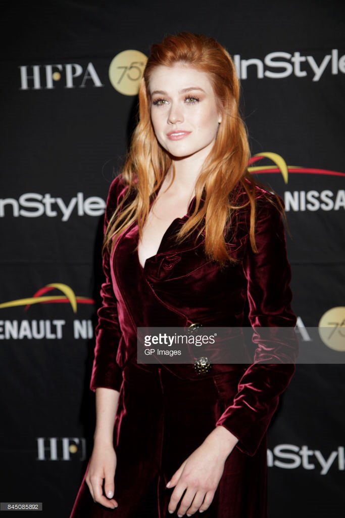 thebursin___'s tweet photo. @Kat_McNamara, this beautiful #RubinSinger Fall 2017 burgundy velvet suit you wore, by the Angel... IT SUITS YOU SO WELL. https://t.co/9PMtylWA66