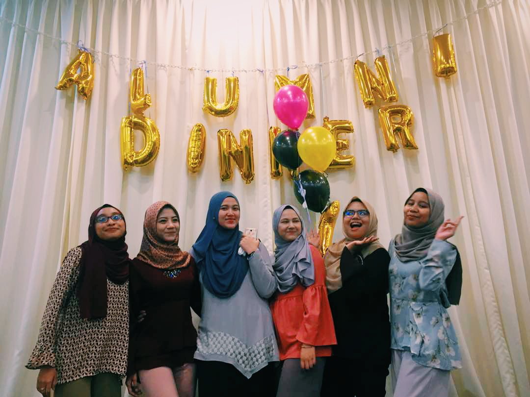 AmirahAsmuni's tweet photo. Selamat tinggal kpmb. Selamat tinggal kenangan. 😘💕 .
#DIADinner #pecelsolo #ikankeli https://t.co/XZMUbD5kNP