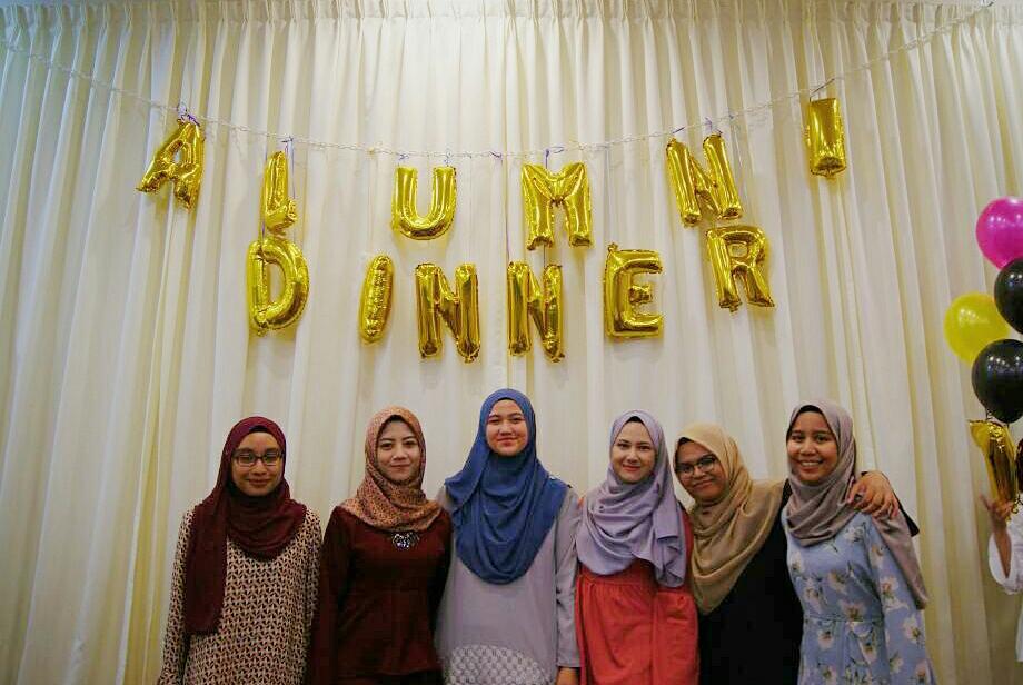 AmirahAsmuni's tweet photo. Selamat tinggal kpmb. Selamat tinggal kenangan. 😘💕 .
#DIADinner #pecelsolo #ikankeli https://t.co/XZMUbD5kNP