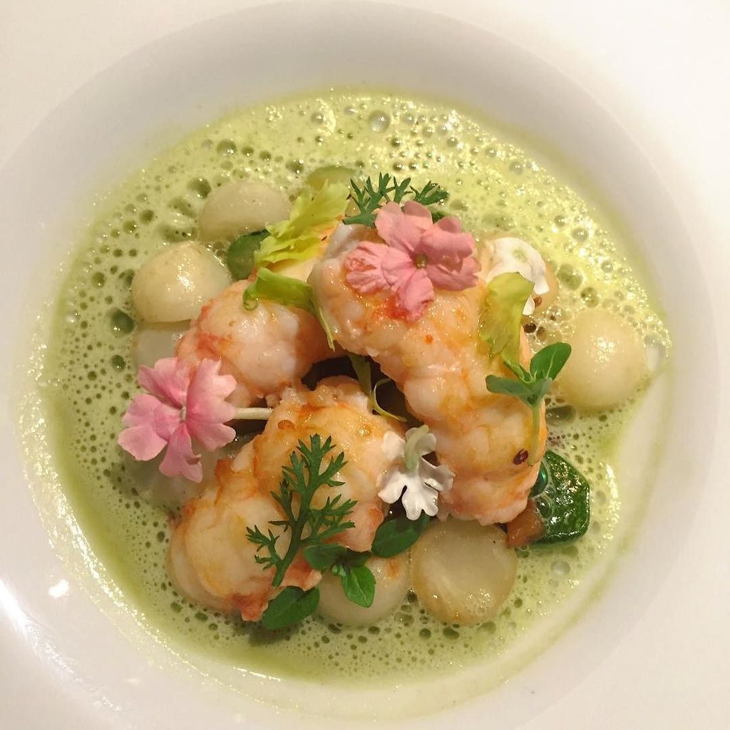 True_Foodies's tweet photo. Langoustines sauvage - Consommé aux 12 saveurs, Courgettes violon et Vuletta croustillante #Hexagone #Paris #TrueF… https://t.co/PVdgYyuzdv https://t.co/NkpCMdZDsb