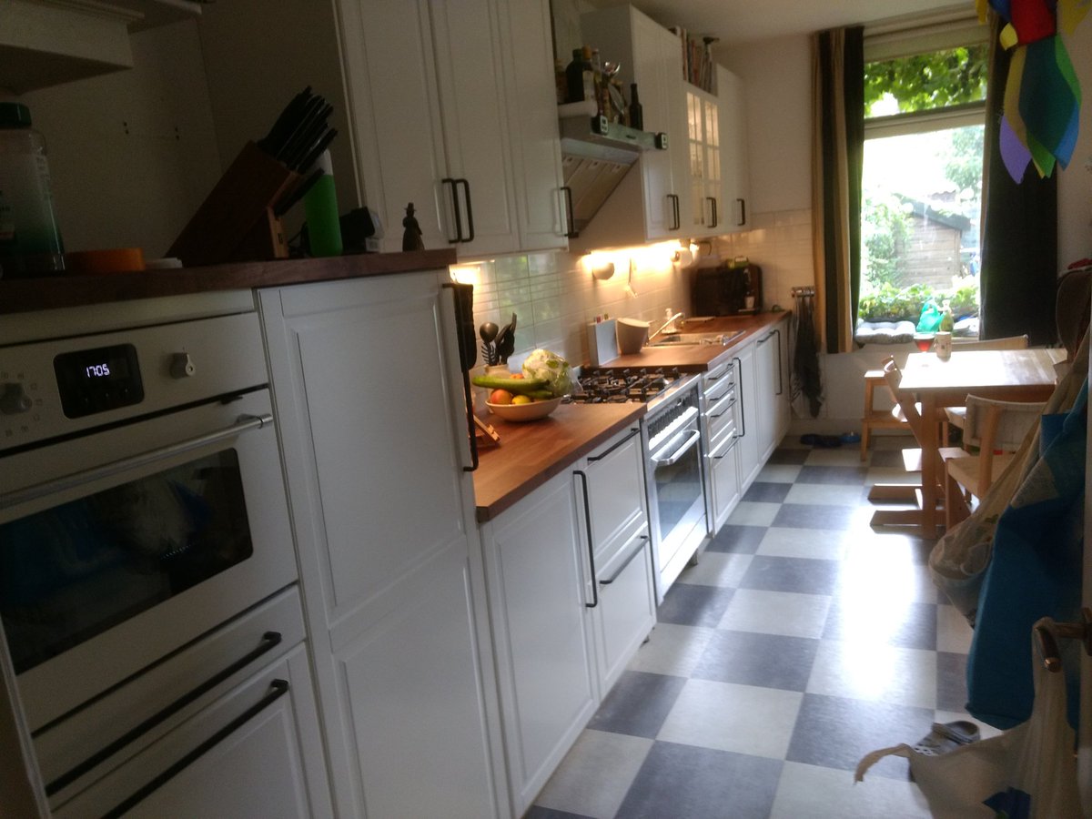 remcobernhart's tweet photo. Keukenrenovatie bijna afgerond. Hopelijk houden ze bij IKEA nu wel het keukensysteem komende 15 jaar hetzelfde. https://t.co/AD6POn5GMM