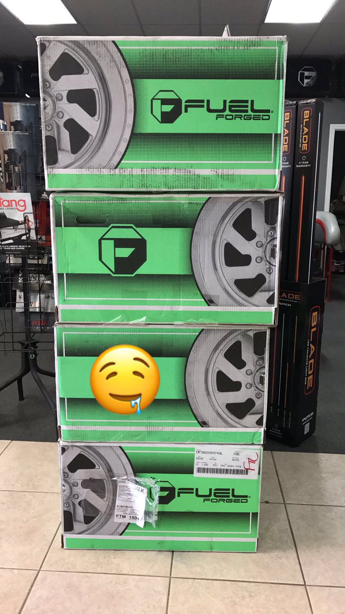jmcobra16's tweet photo. If Irma takes y'all me and her really throwing hands #fuelforged https://t.co/D2IwkfSuRx