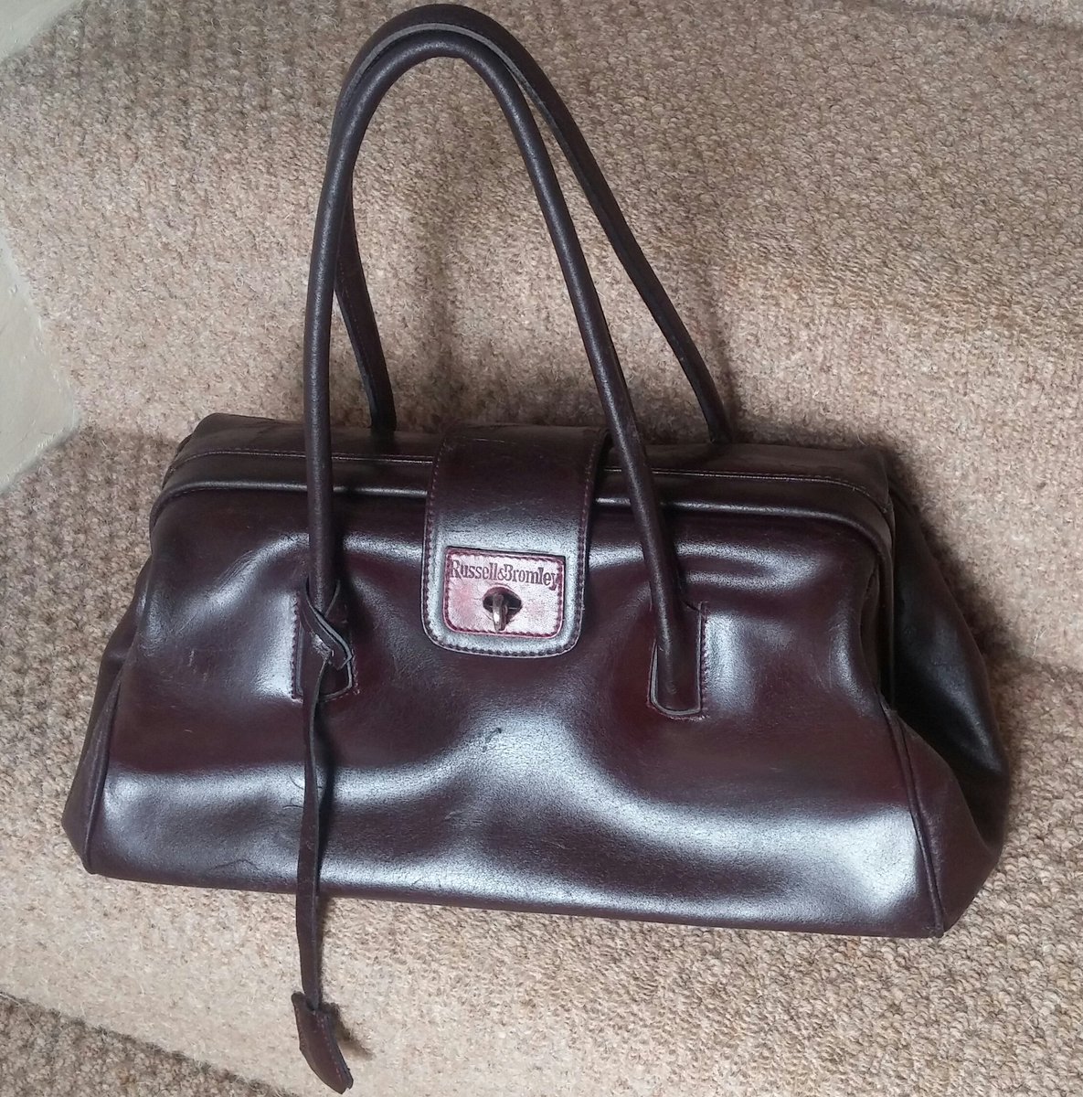PrincessPru10's tweet image. Just listed on eBay, my vintage style Russell and Bromley leather handbag  ebay.co.uk/itm/1728597810… #vintage