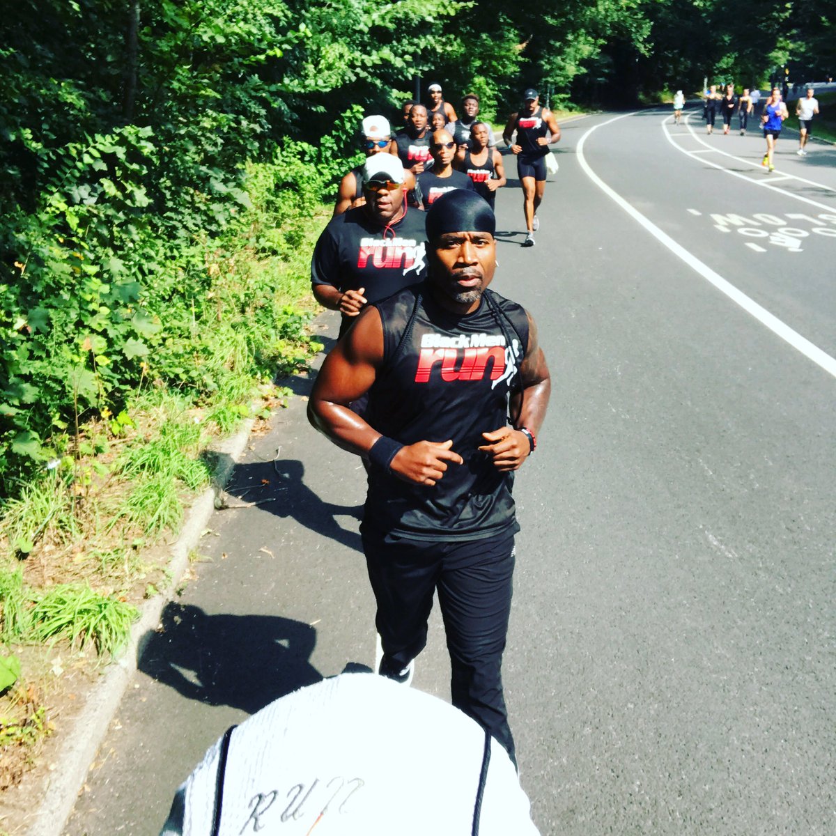 carlpdesir's tweet photo. More than a running club. @BlackMenRunUSA is a healthy brotherhood. @BMRNYC10 https://t.co/S7bHN5XvtK
