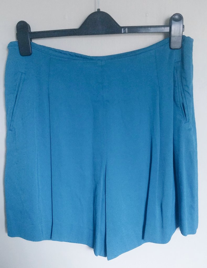PrincessPru10's tweet image. Just listed on eBay retro style blue shorts by Reiss. Size 14  ebay.co.uk/itm/1728598077…