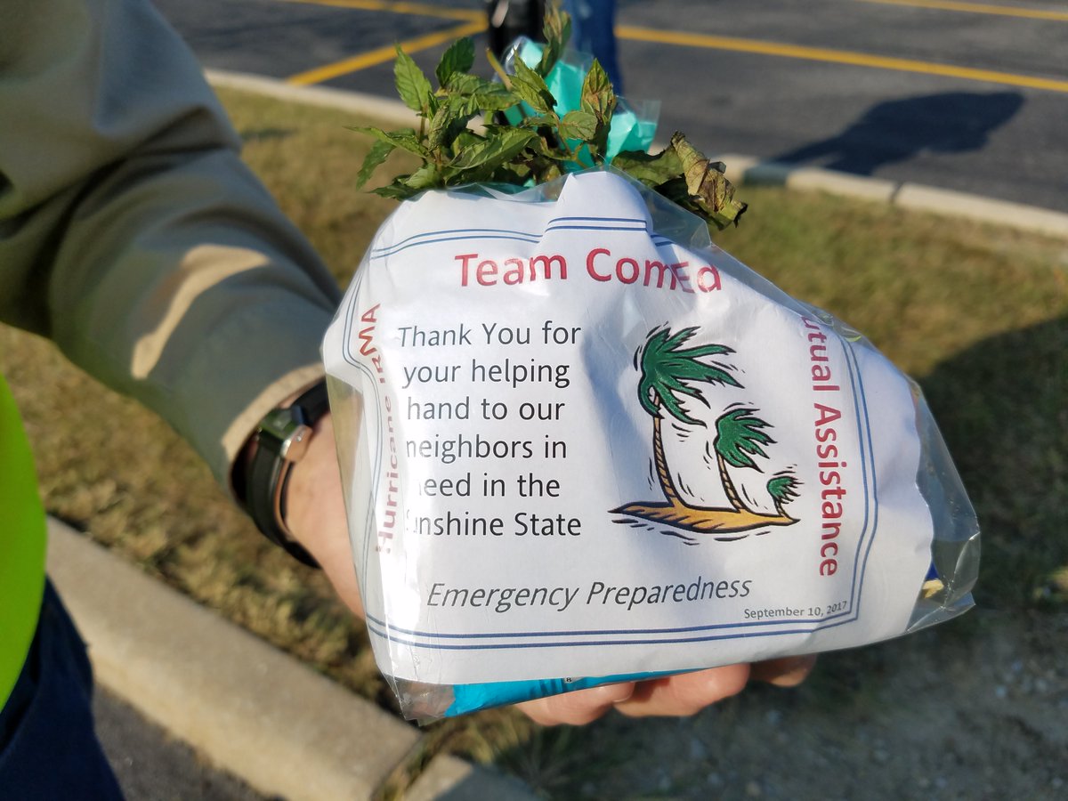 ZambranoABC7's tweet image. Daughter of a generous @ComEd employee donates snack bags to ComEd crews assisting in FL @ABC7Chicago #Chicago