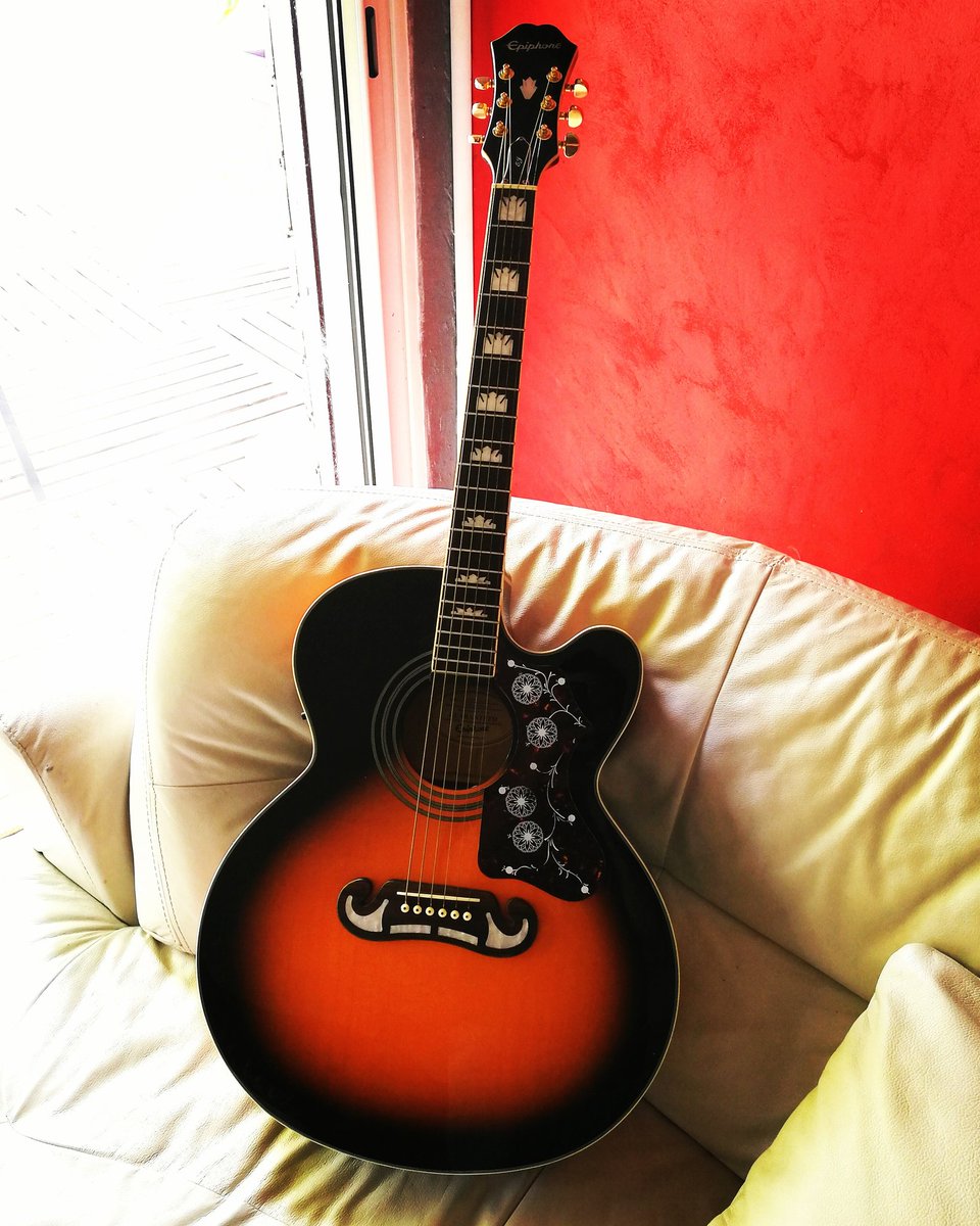 MaximeCorrea's tweet photo. New acoustic guitar 😊🔥
__
#gibson #acoustic #guitarplayer #guitar #guitarist #music #rock #grunge #epiphone https://t.co/l8Hkoan23B