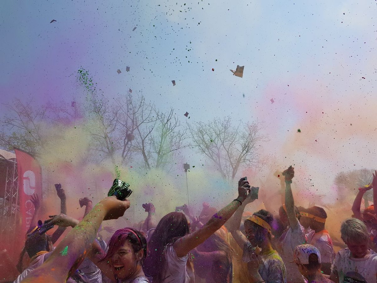 jessica_ortlepp's tweet image. #colorrun #medihelpfun 🌹