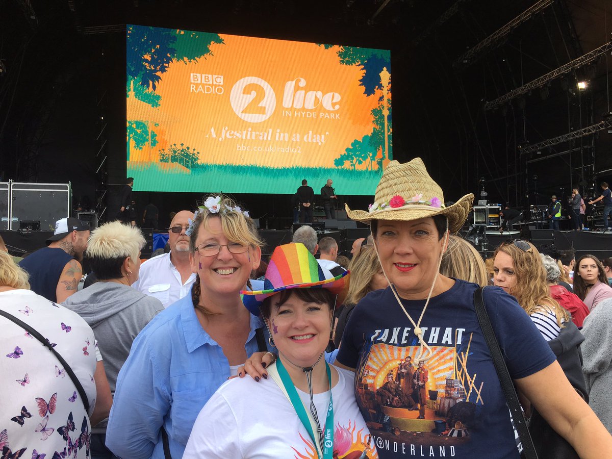 FlinnHeather's tweet photo. Started to rain but we still intend to party #r2hydepark https://t.co/XTyKX8WBVH
