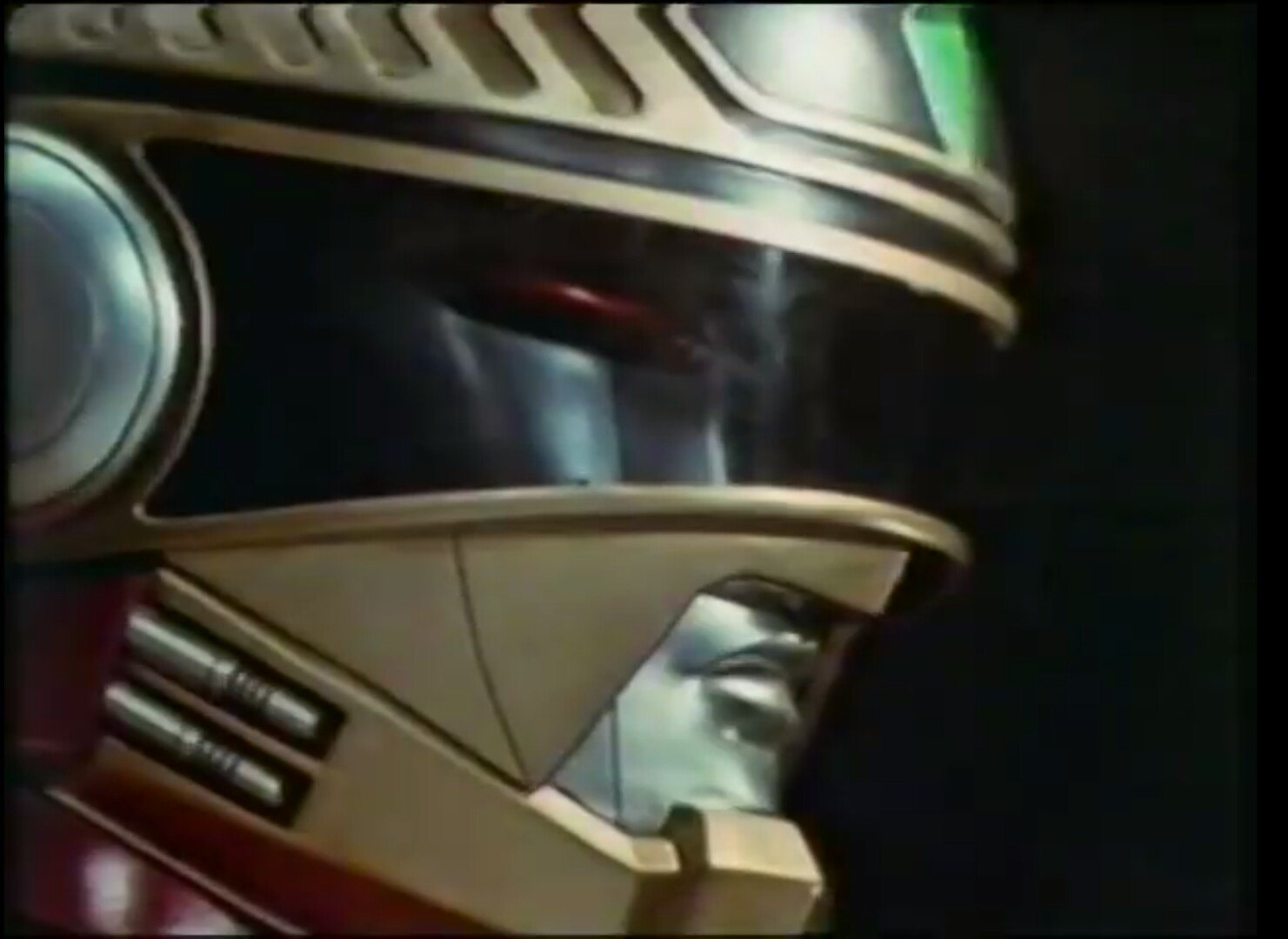 中闘士ルオジク A R H ビルゴルディ 特捜ロボジャンパーソン 帯刀コンツェルン総裁 帯刀龍三郎が改造手術を受け変身した姿 正確には改造人間 バイオボーグ であり カラーリングもほぼ ジャンパーソンとの対になっている ジャンパーソンとの死闘