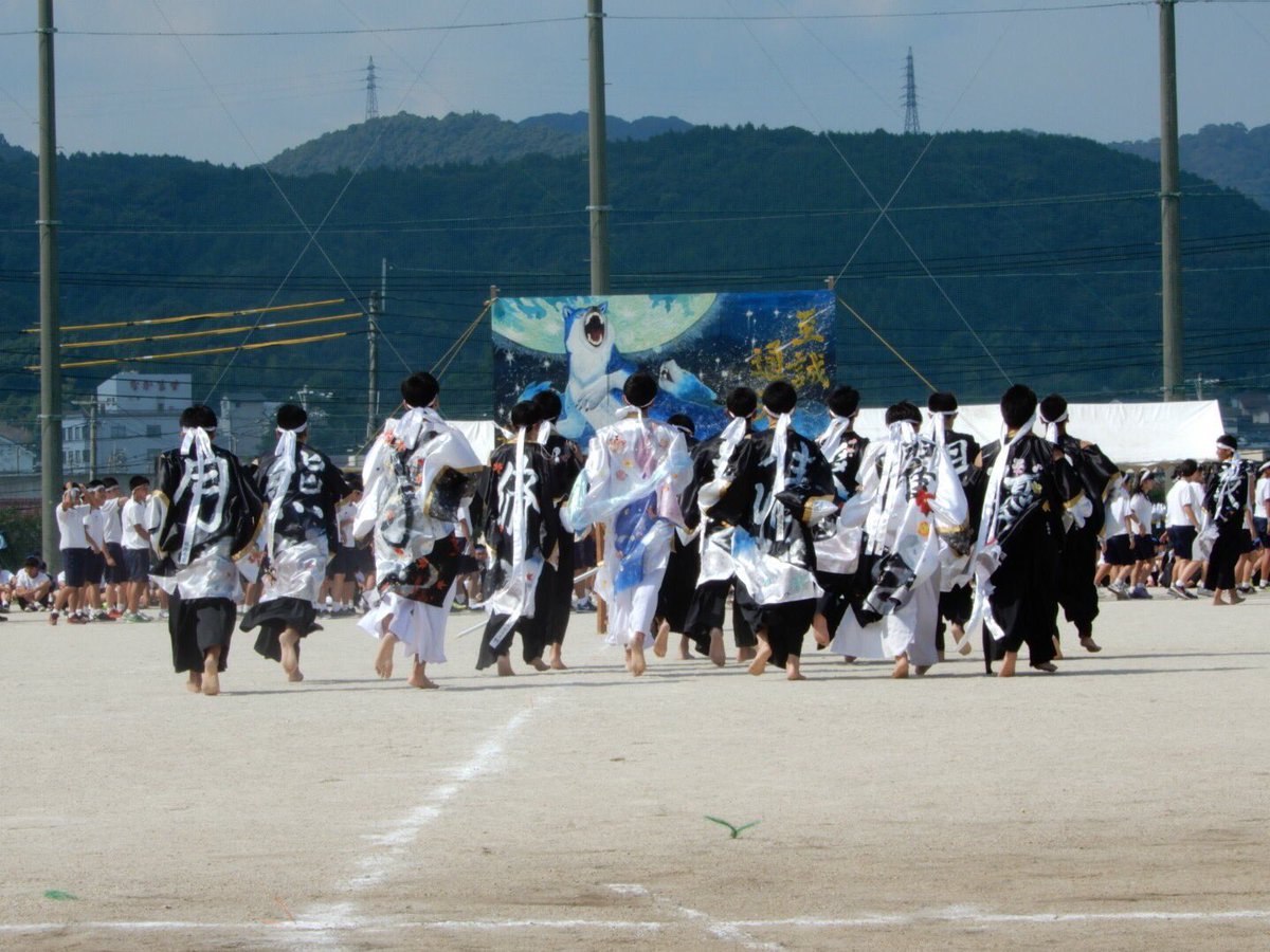 つばさ 今日は人生最後の体育祭が終わりました ほんてずっと頼りない軍長とリーダーやったけど最高でした 三冠した青軍とパネル優勝の赤軍 悔しいけどおめでとう この白軍メンバーで過ごした日々は一生忘れません 衣装 パネル そして白軍の