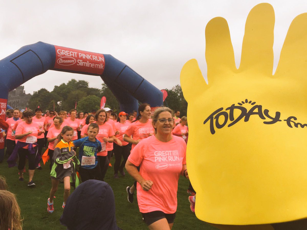 TodayFM's tweet photo. High 5's for errrrrrrrrrbody - massive congrats to all who ran!

#GPR17 #GPR2017 @GreatPinkRun https://t.co/rnKFVg1ae3