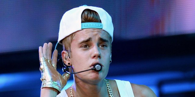MyDogAlerts's tweet photo. All the adorable pictures of Justin Bieber's puppy that he doesn't want you to see - https://t.co/dFl18h1gGD https://t.co/0q1pwxW1Aw