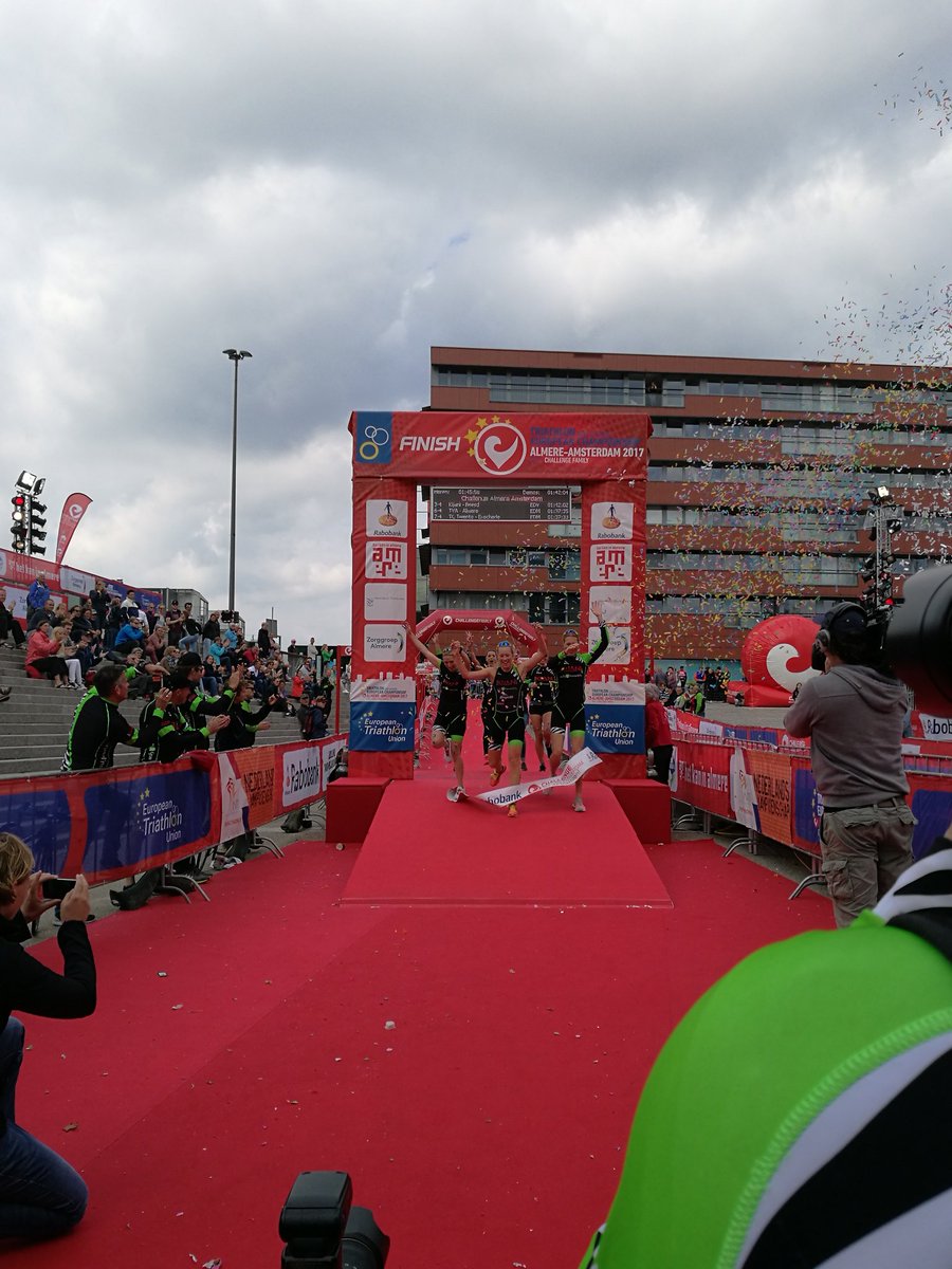 Eerste team binnen bij de vrouwen #Eredivisie_Tri is <a href="/3teamKIJANI/">3teamKIJANI</a>