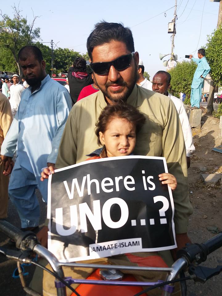 JIPOfficial's tweet photo. روہنگیا مارچ جماعت اسلامی کراچی : کیا اقوام متحدہ کو برما میں مسلمانوں کی نسل کشی نظر نہیں آتی.
#KhiStandsWithRohingya https://t.co/lk49hg0KuY