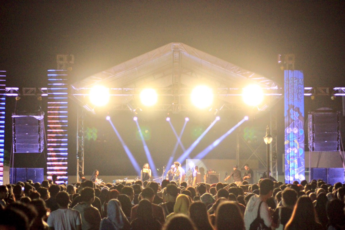 BerandaJogja's tweet photo. Day 3 | Land of Leisure 2017 - Rooftop @PlazaAmbarrukmo
#LOL2017 https://t.co/LZulhv4SI4