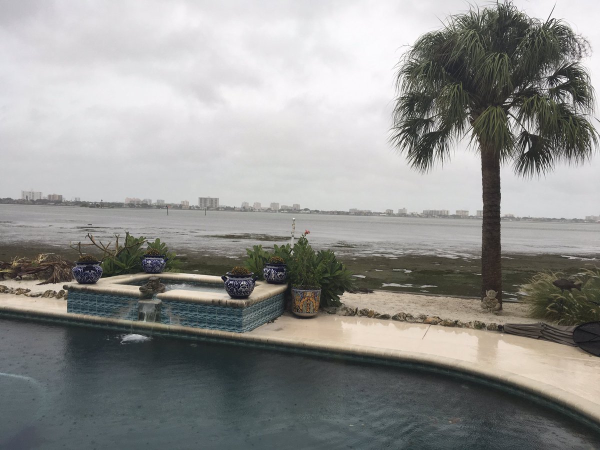 CrumpyPictures's tweet photo. Sunday Morning.  Irma's Coming! #crumpnewsnotfakenews https://t.co/4x7uucIjTw