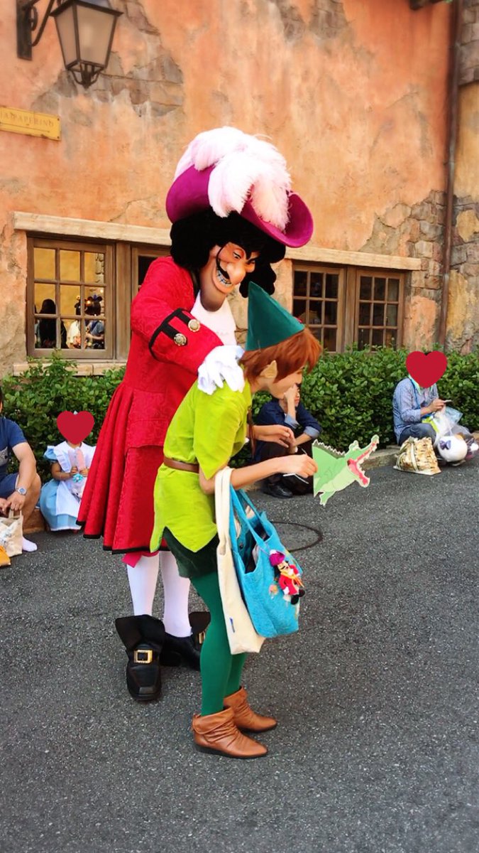 hook_wo_rec's tweet image. 「やーいタコ船長!ワニだぞ!そーれチクタクチクタク!😜」
くらいやる予定だったのに、案の定大好きが過ぎて緊張が過ぎて
「あの…ワ、ワニ…持ってきちゃった…ふへへ…あの、えと、食べちゃうぞ(めっちゃ小声)みたいな…」
怒られて首根っこ掴まれて捕まった私の表情が正直過ぎる