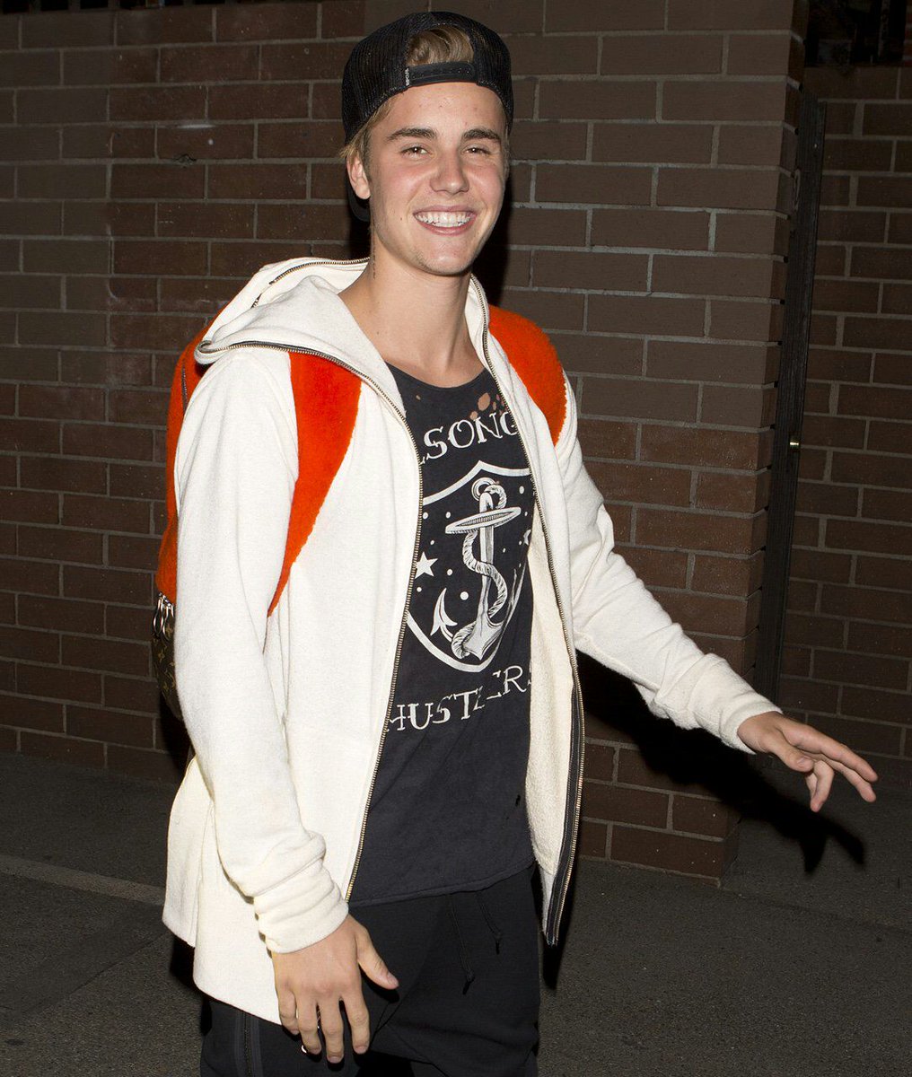 ProjectVoteJus's tweet image. RT AQUI BELIEBERS!! ESTAMOS PERDENDO SOCORROOOOO RT RT RT 

RT=VOTO

#MPN #JustinBieberShow