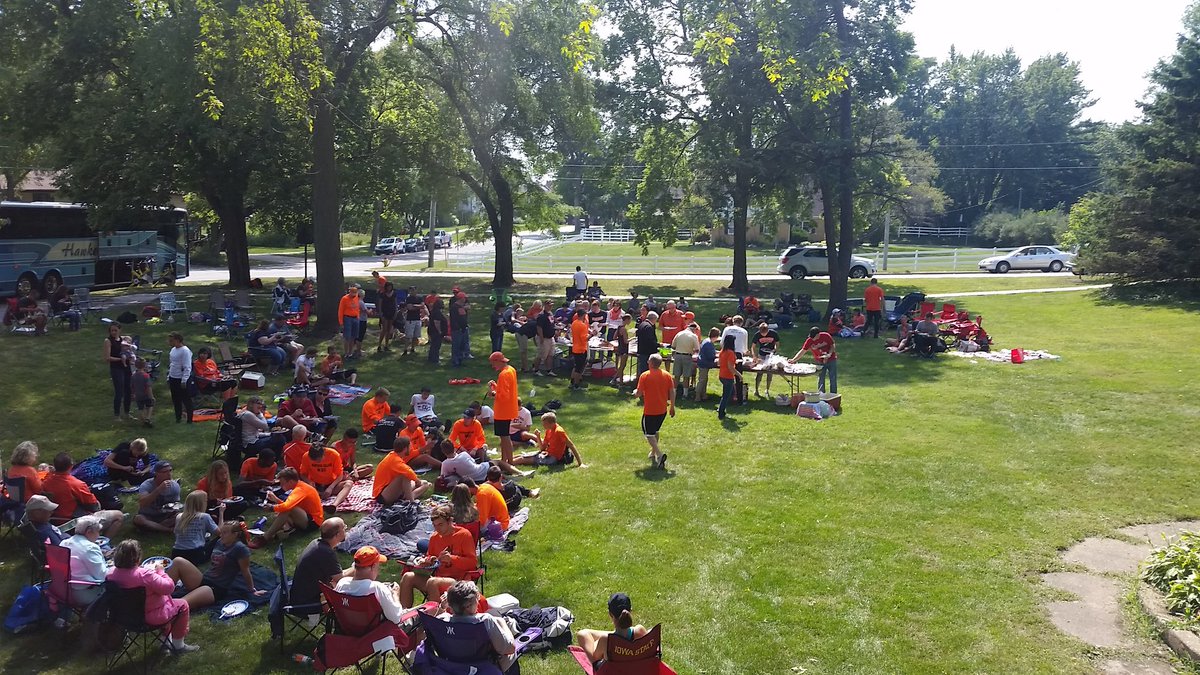 RUNWARTBURG's tweet photo. TWO wins on a Saturday morning, and a team potluck after. We are blessed to be Knights. #WXC https://t.co/2UY9qGiosq