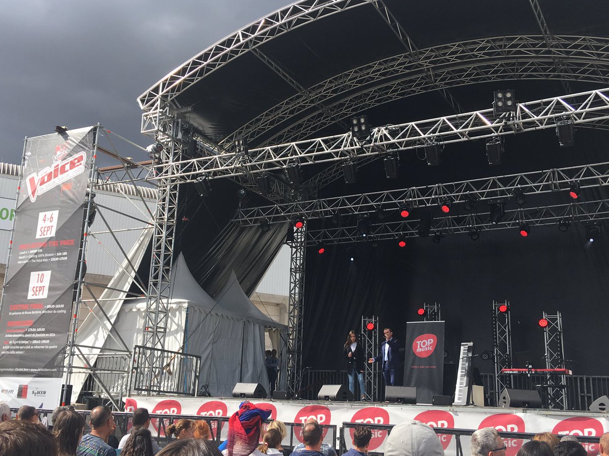 Lisa sur scène pour la finale régionale de #TheVoiceKids avec <a href="/BrunoBerberes1/">Bruno Berberes</a> et <a href="/christelkern/">christel kern</a> à la #FoireEuropéenne