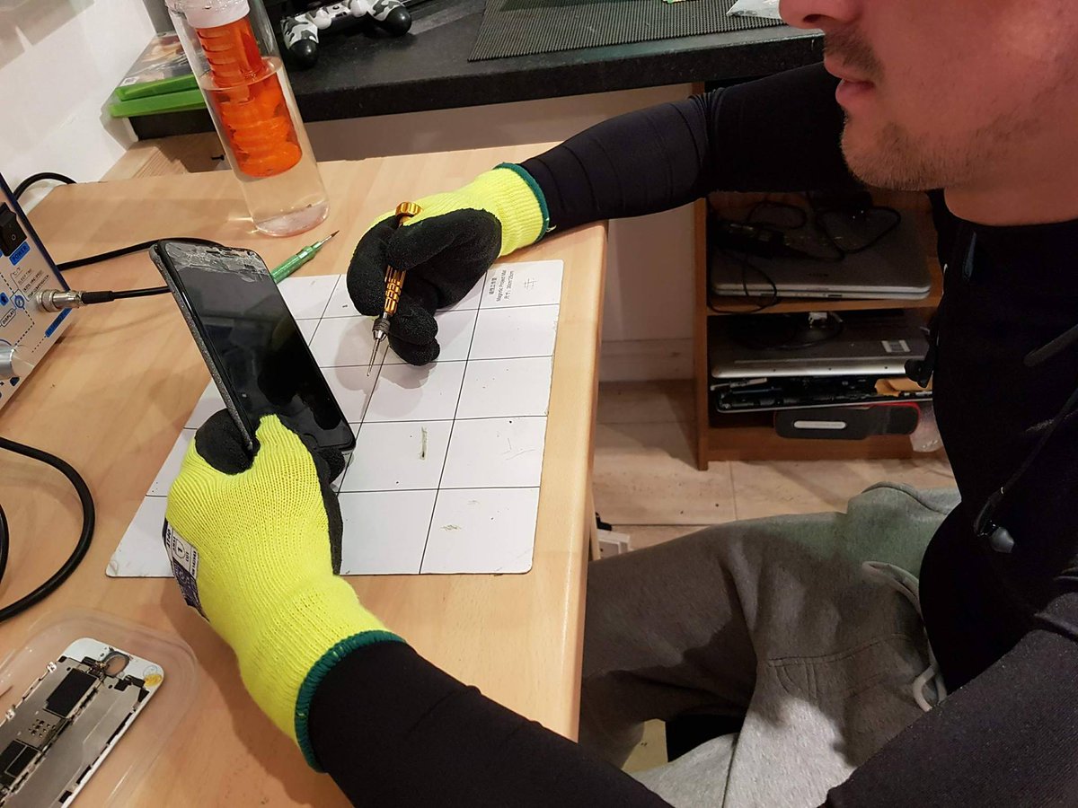 TechlabRepair's tweet image. Another happy #Techlab customer! Thanks Julie for letting us save your #iPhone. Call us on 01255220765 or visit us @ 170 Old Road, Clacton!