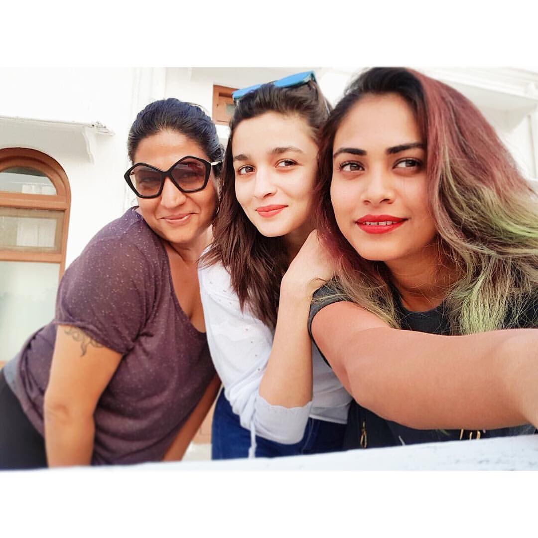 TeamAlia_FC's tweet photo. Alia Bhatt's latest Instagarm post 😍
"Kids🍩" https://t.co/mbiiwvZBW2