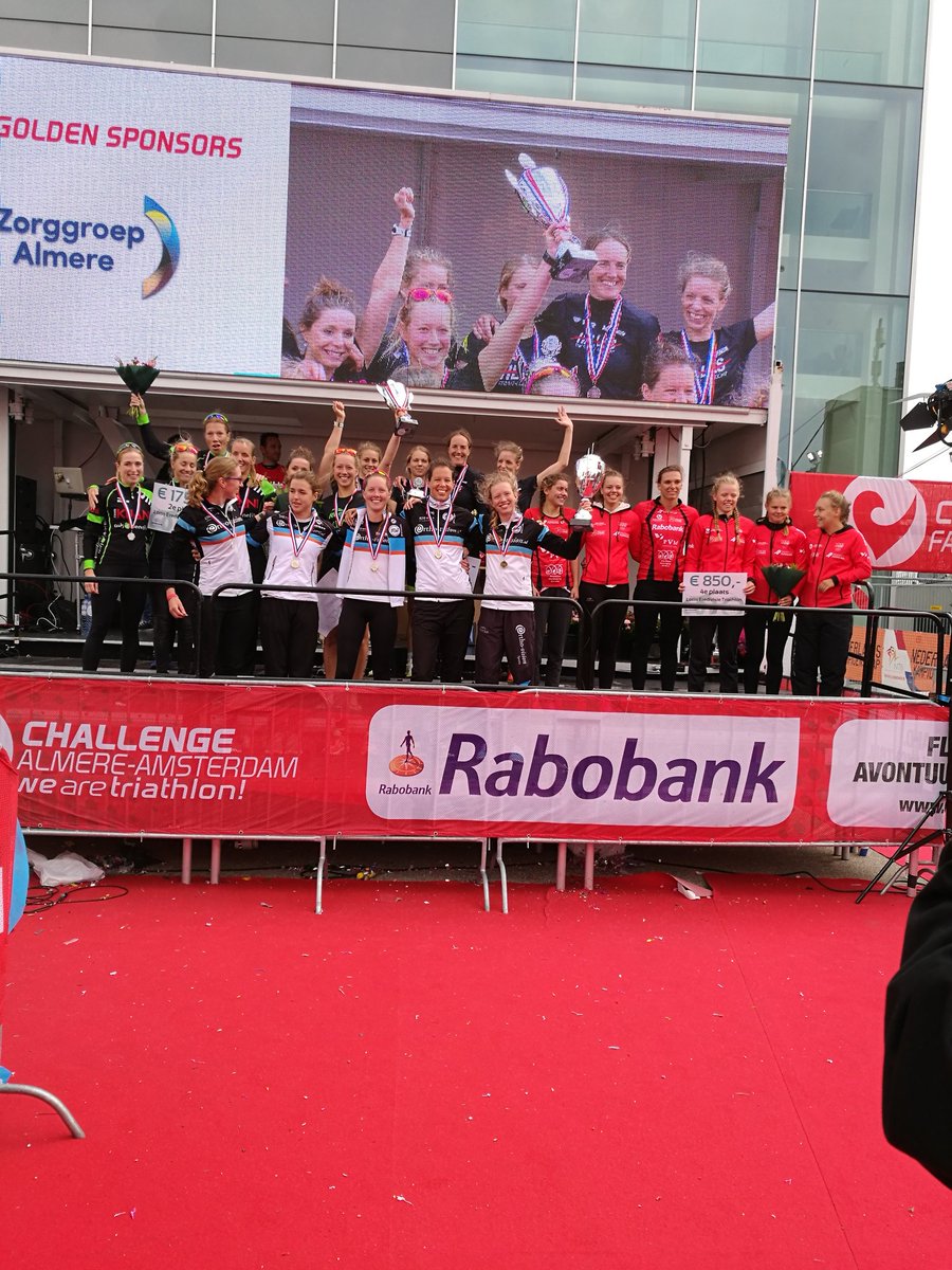 Bij de vrouwen is <a href="/FerroMosae/">Ferro Mosae</a> kampioen geworden. Op 2 staat <a href="/3teamKIJANI/">3teamKIJANI</a> op 3 @hellastriathlon <a href="/TVAlmereErediv/">TVAlmere Eredivisie</a> staat op een mooie 4e plek.