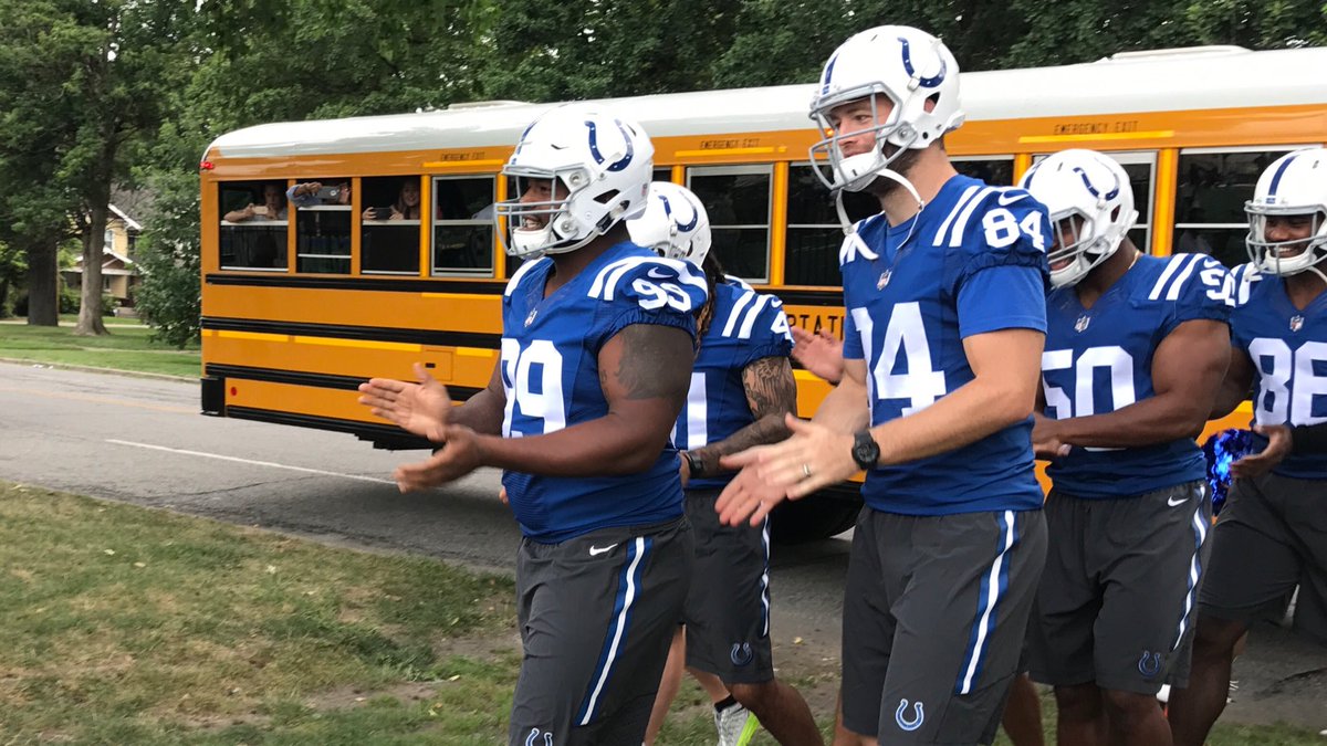ByHeatherLloyd's tweet photo. .@Colts players surprise youth league and it's showtime! Behind the scenes: https://t.co/uUERZHHQhN
#RandomActsOfKickoff #LetsPlayFootball https://t.co/JA95bgbu0D