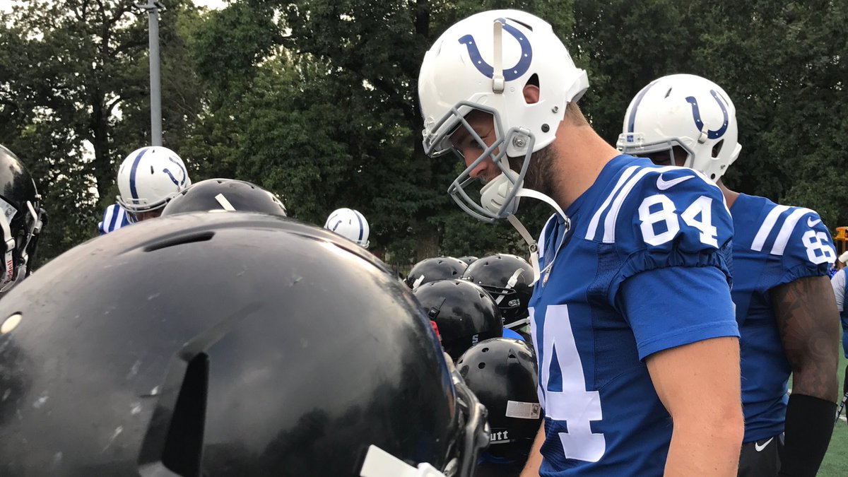 ByHeatherLloyd's tweet photo. .@Colts players surprise youth league and it's showtime! Behind the scenes: https://t.co/uUERZHHQhN
#RandomActsOfKickoff #LetsPlayFootball https://t.co/JA95bgbu0D