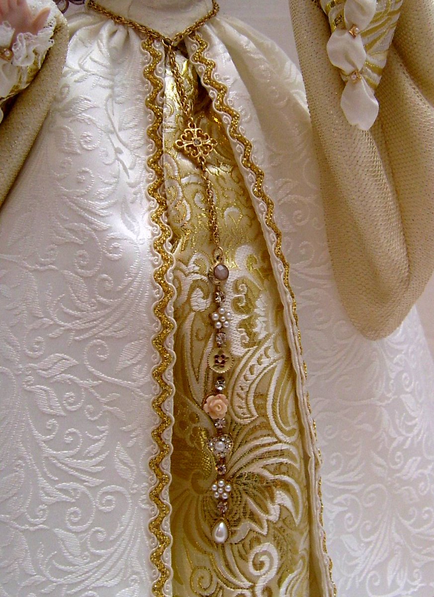 <a href="/themistressanne/">Anne Boleyn</a> Another recent Tudor costume commission: #AnneBoleyn for 16" #Tonner doll based on the 1970's film #AnneOfAThousandDays .