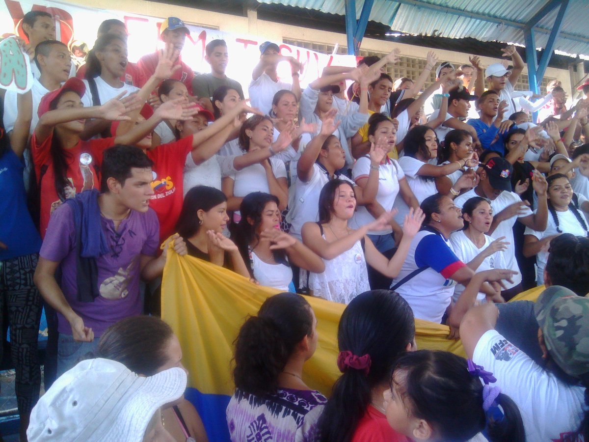 BohorquezJ7's tweet photo. Parroquia Coquivacoa dice sí a la reelección del comandante Arias Cárdenas #AriasRepite #ConAriasElZuliaGana https://t.co/mGCChos5ra