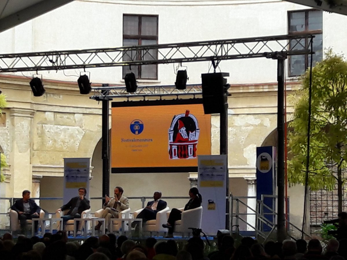 CheLibroViaggio's tweet photo. A #FestLet2017 Neri Marcorè Jacopo Fo e Pietro Bartolo parlano d'Africa con Ingy Mubiayi scrittrice e Jean-Leonard Touadi della FAO per @eni https://t.co/3RZses9C3P
