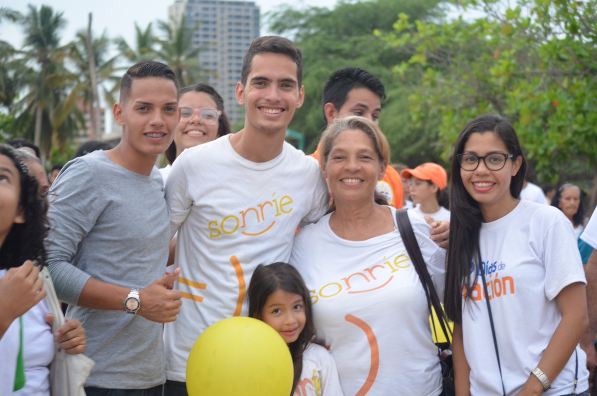 avoccidental's tweet photo. "Sonríe Dios cree en ti, irradia alegría bondad y esperanza"  #CercaDeTi2017 https://t.co/vpJ4Pf7Fm8
