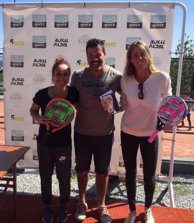 <a href="/vilasportclub/">Vila Sport Club</a> <a href="/_martacano/">Marta Cano</a> <a href="/ingridvanbo/">Ingrid van Boven</a> <a href="/crisbala88/">Cris Bala</a> <a href="/marieta3010/">Mar Cabrera</a> La parella <a href="/_martacano/">Marta Cano</a> <a href="/ingridvanbo/">Ingrid van Boven</a> s'enduen el #PlataFCP del <a href="/vilasportclub/">Vila Sport Club</a> al guanyar 4/6 6/4 6/4 a <a href="/crisbala88/">Cris Bala</a> <a href="/marieta3010/">Mar Cabrera</a>