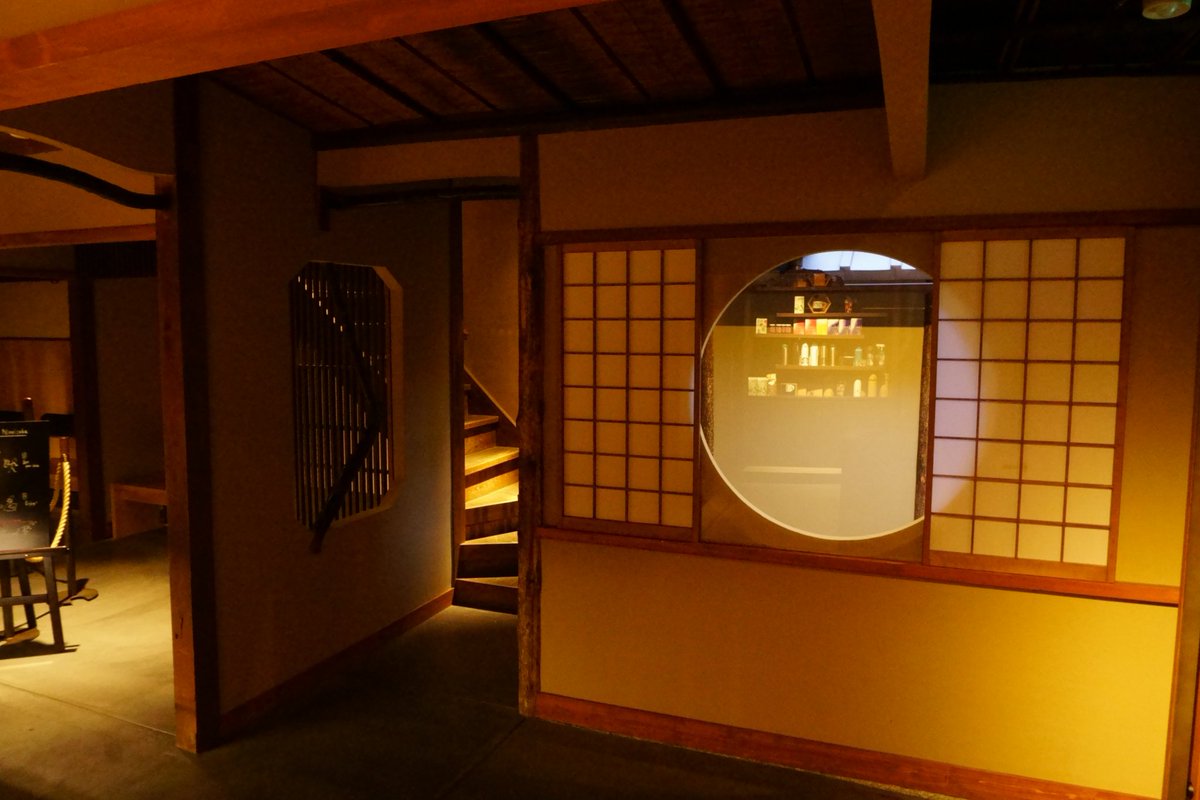 いのたけ 最後に和風スタバ 京都二寧坂ヤサカ茶屋店 にて休憩 世界初の座敷のあるスタバとのことで 混んでいたものの運良く座敷部屋が空いていました 畳とコーヒーの組み合わせは何とも言えず 良い時間を過ごせました 二寧坂スタバ 京都 A6000