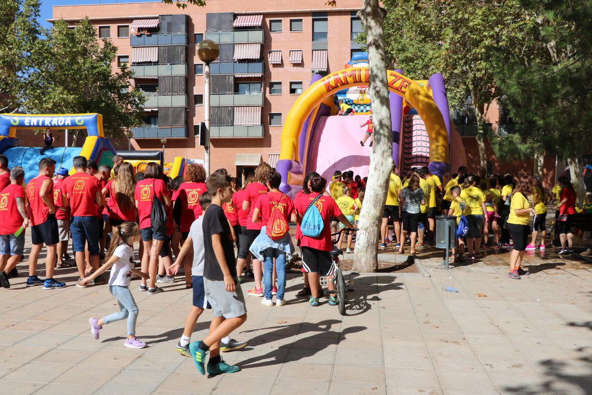 AjlaLlagosta's tweet photo. Rivalitat sana entre @volats  i @Saltats a la prova «Tienes + cuento k calleja» de l' @Engreskada . #FMlaLlagodta2017 https://t.co/yJ9jFToXV9