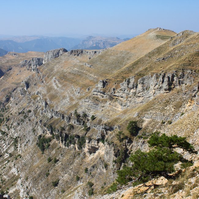 El "Cerrico de las Mentiras" situado en el espectacular Calar de la Sima, es el punto más elevado de los Calares (1.900m). #PNdelosCalares