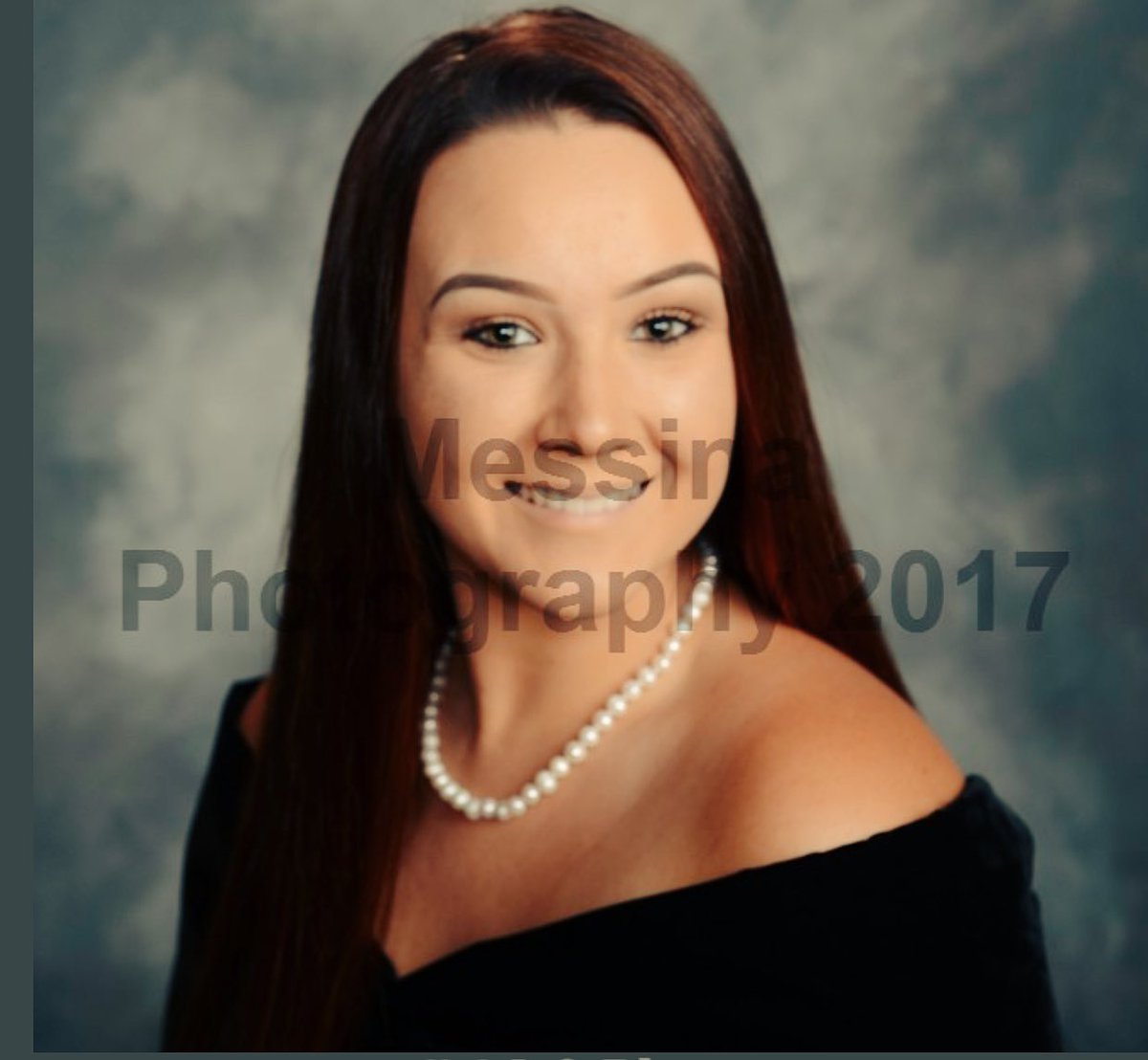 ealex324's tweet photo. Senior year 🌹 https://t.co/MA70MAzZBx