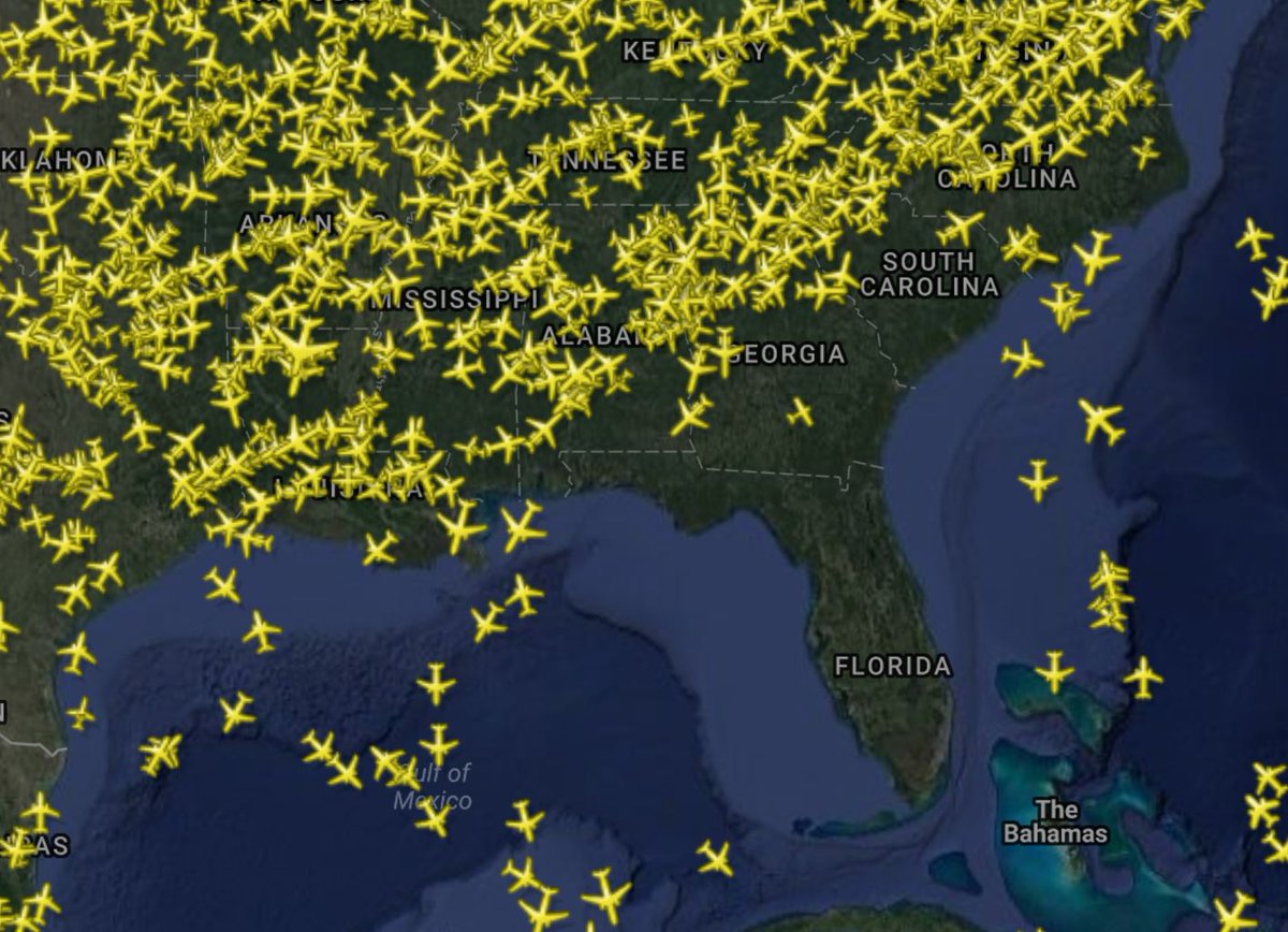 AVOIDING FLORIDA - Take a look at the flight tracker... barely a single airplane dares fly near Florida. https://t.co/NTL9Sa5NXe