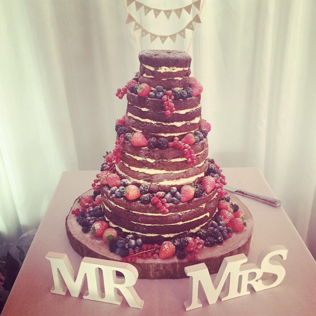 TheCuriousTea's tweet photo. We do wedding cakes too! This was the latest one we did for a wedding this summer... We can work together to be as creative as possible. https://t.co/2kd5W9aztJ