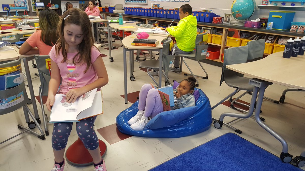 KathleenBenedik's tweet photo. Work time/reading time in gr 3 #Relay Elementary 4.0 @RelayESLibrary @jrbarnett_ @MDreally @relaypta https://t.co/CRrtjn1cuJ