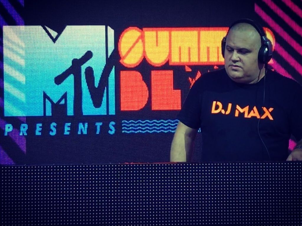 djmax_eu's tweet photo. My one hour set from #MTVSummerBlast 2017 is on @evermix
#djmax #electronicmusic #housemusic #festival #djlife
https://t.co/hOHuEpgbf0 https://t.co/0rIZlmqovp