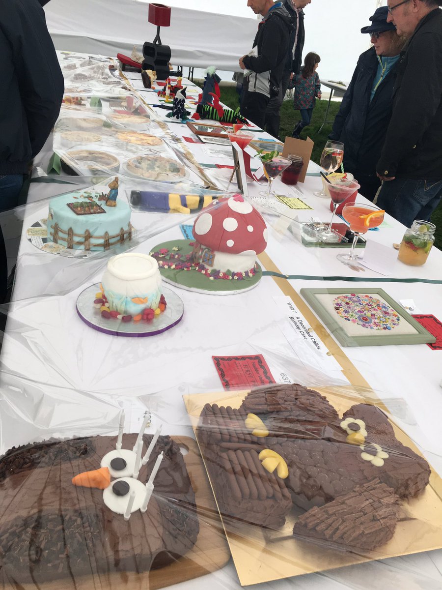 SlaidburnYFC's tweet photo. What a great day at the #HodderValleyShow yesterday for members. Lots of crafts entered. A great turn out even though it was a soggy day ☔️💚 https://t.co/nfbnttfuTT