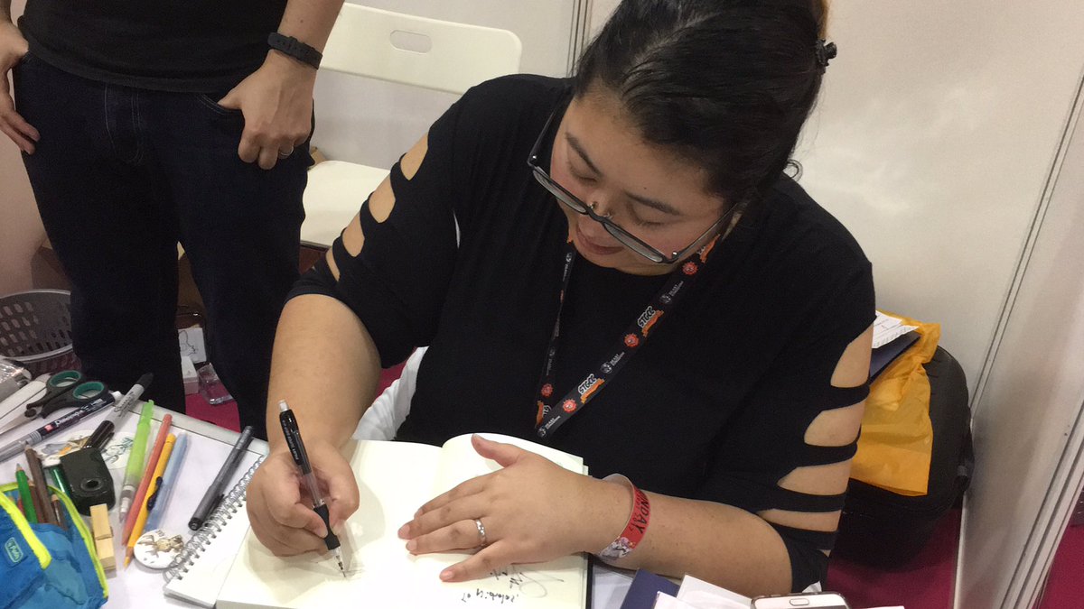 NicholasHLW's tweet photo. Great fun to meet the creative @jessica_emmett &amp; @adamcroberts of @madscicat at #STGCC2017 🎟🔬
Thanks so much for "Chain Reaction"! https://t.co/tpqtDU972H